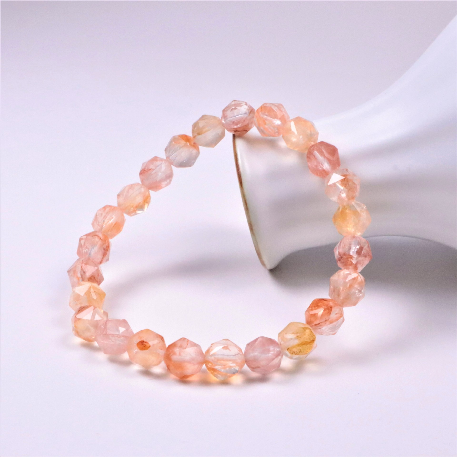 Natural Diamond-Cut Red Resin Flower Bracelet - Image 4